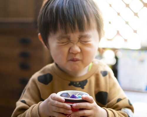 苦い顔　子供